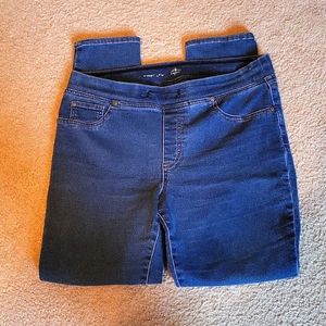 ST JOHNS BAY Skinny leg Jean Size 13.                  B2